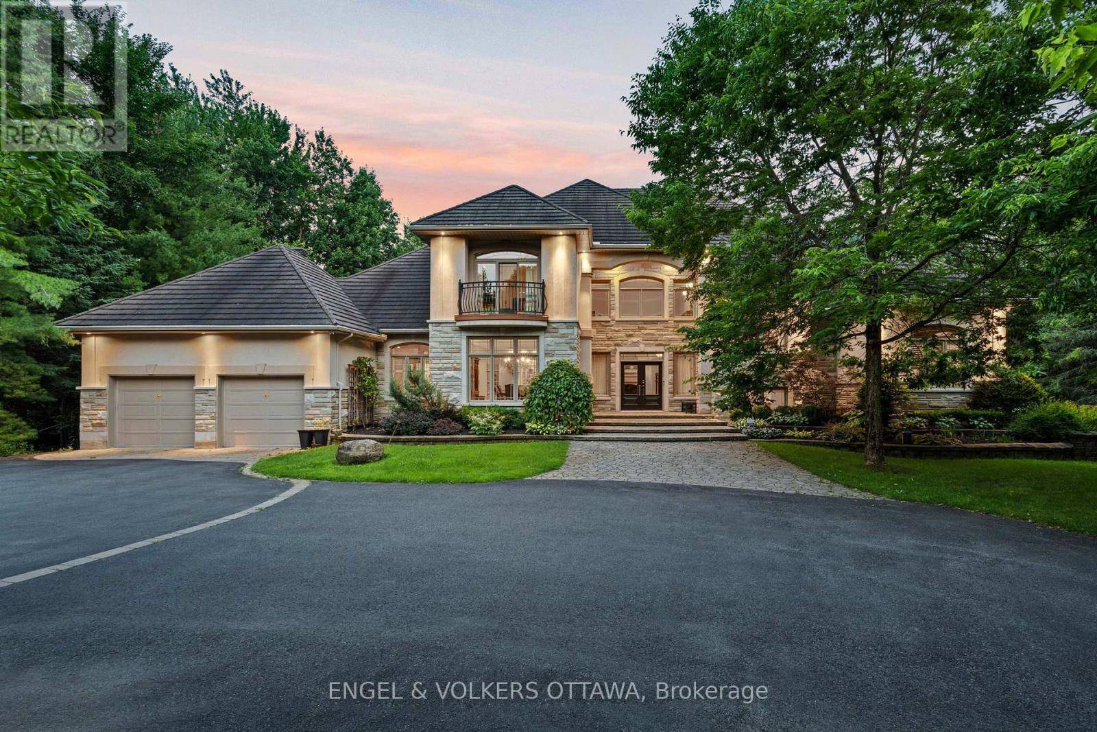Ottawa, ON K4M1K3,5800 QUEENSCOURT CRESCENT