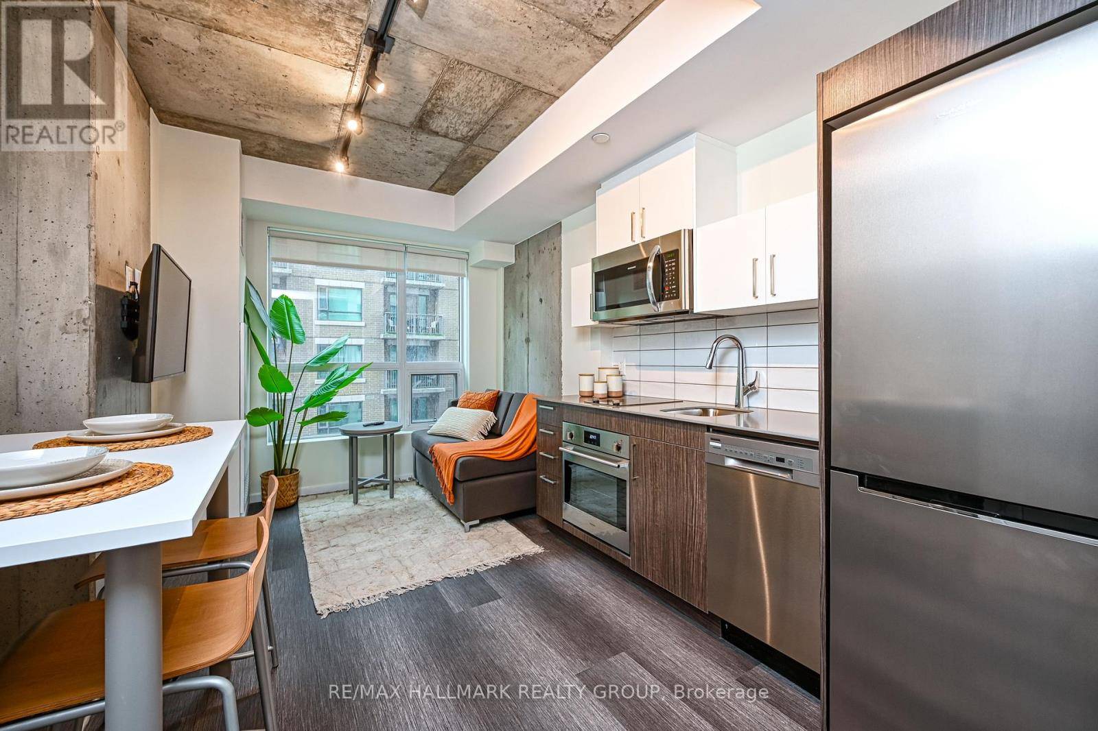 Ottawa, ON K1N6A9,211 Besserer ST #1506