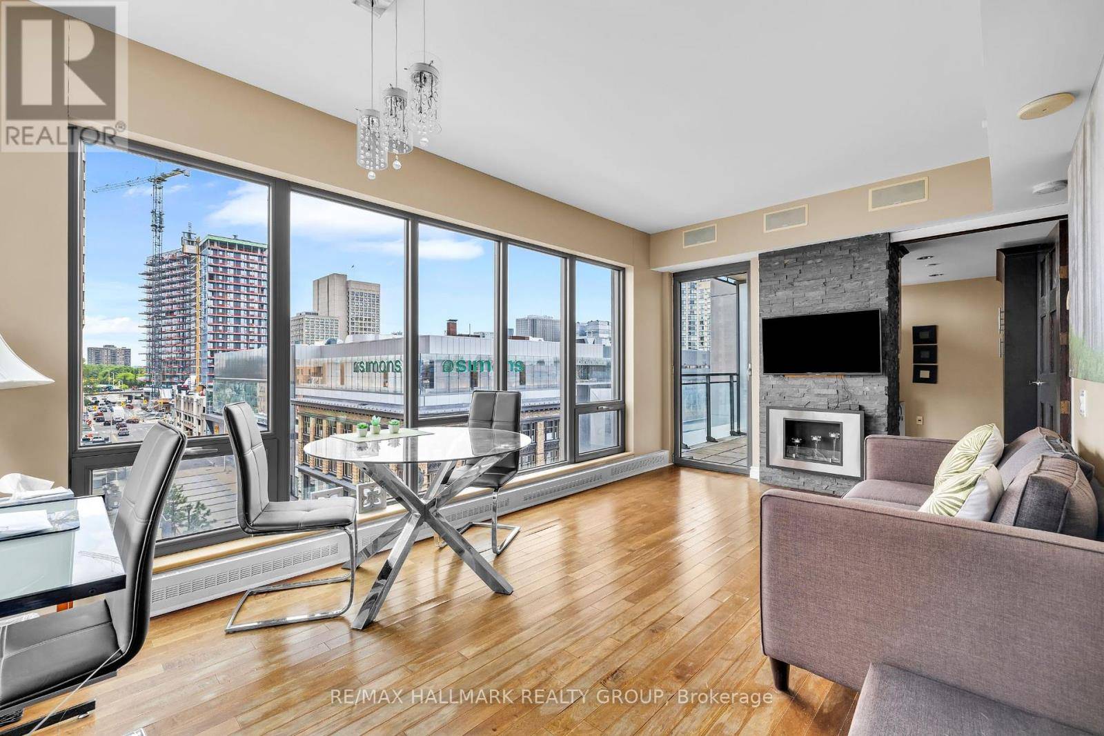 Ottawa, ON K1N0A8,90 George ST #509
