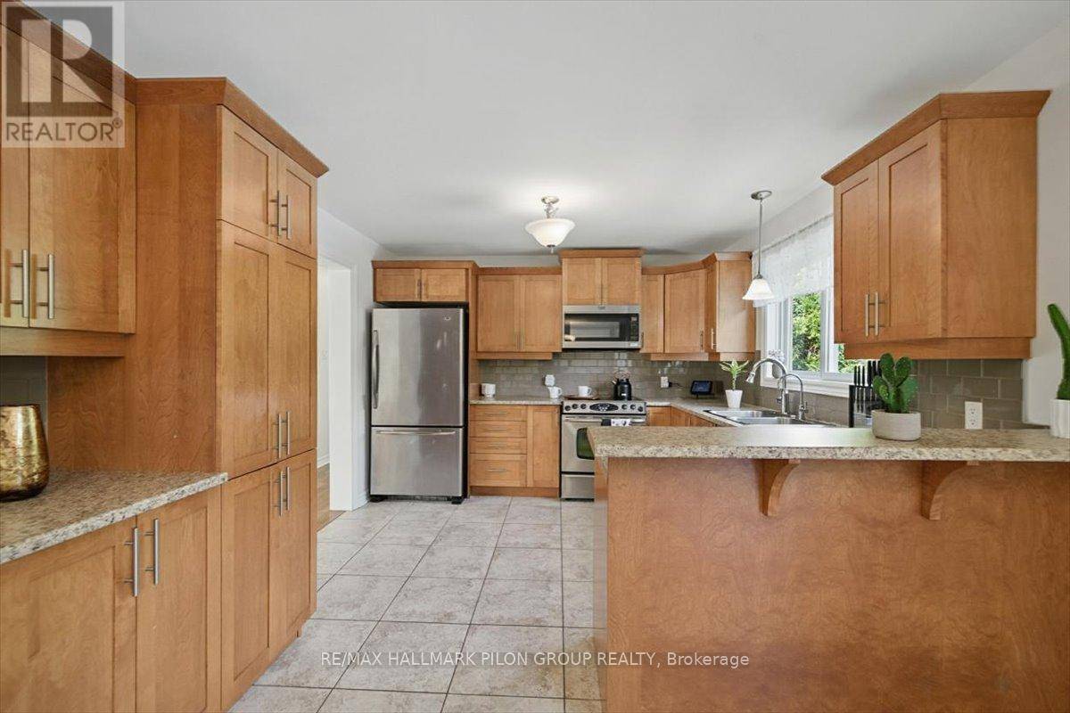 Ottawa, ON K2S1T7,52 POOLE CREEK CRESCENT