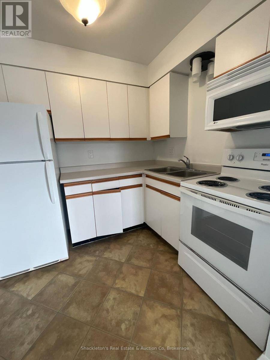Waterloo, ON N2K3M6,270 Eiwo CT ##308