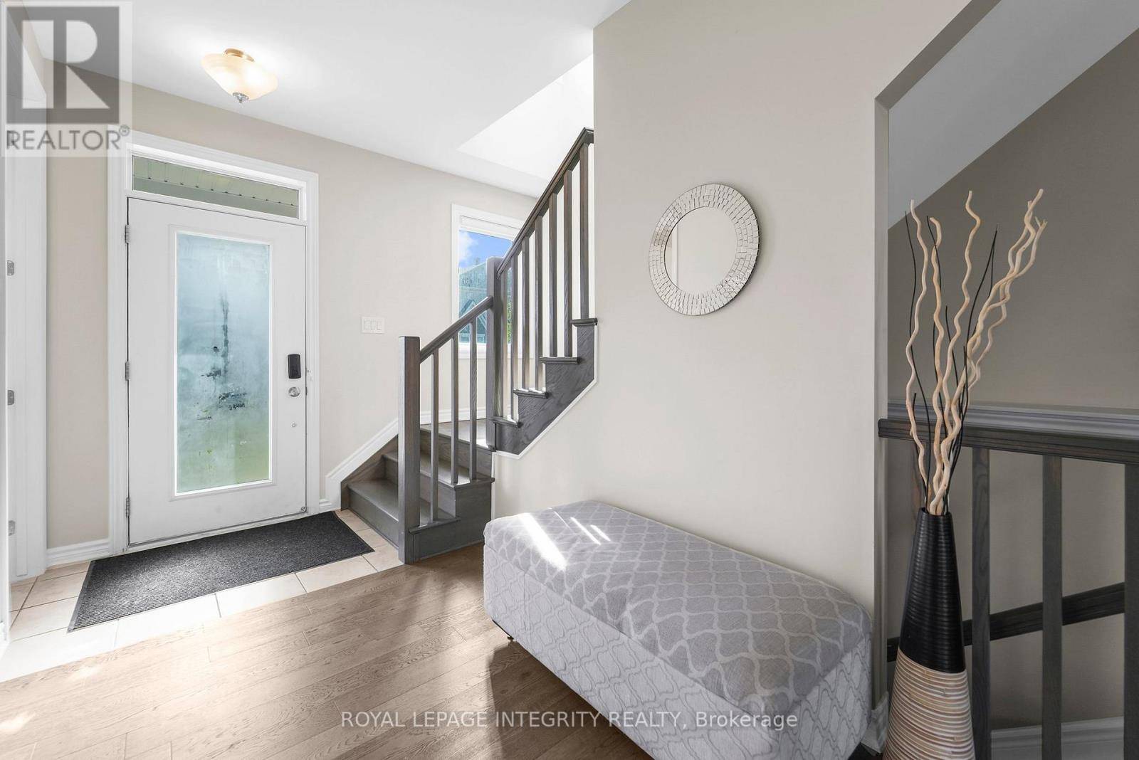 Ottawa, ON K1W0N3,724 VENNECY TERRACE