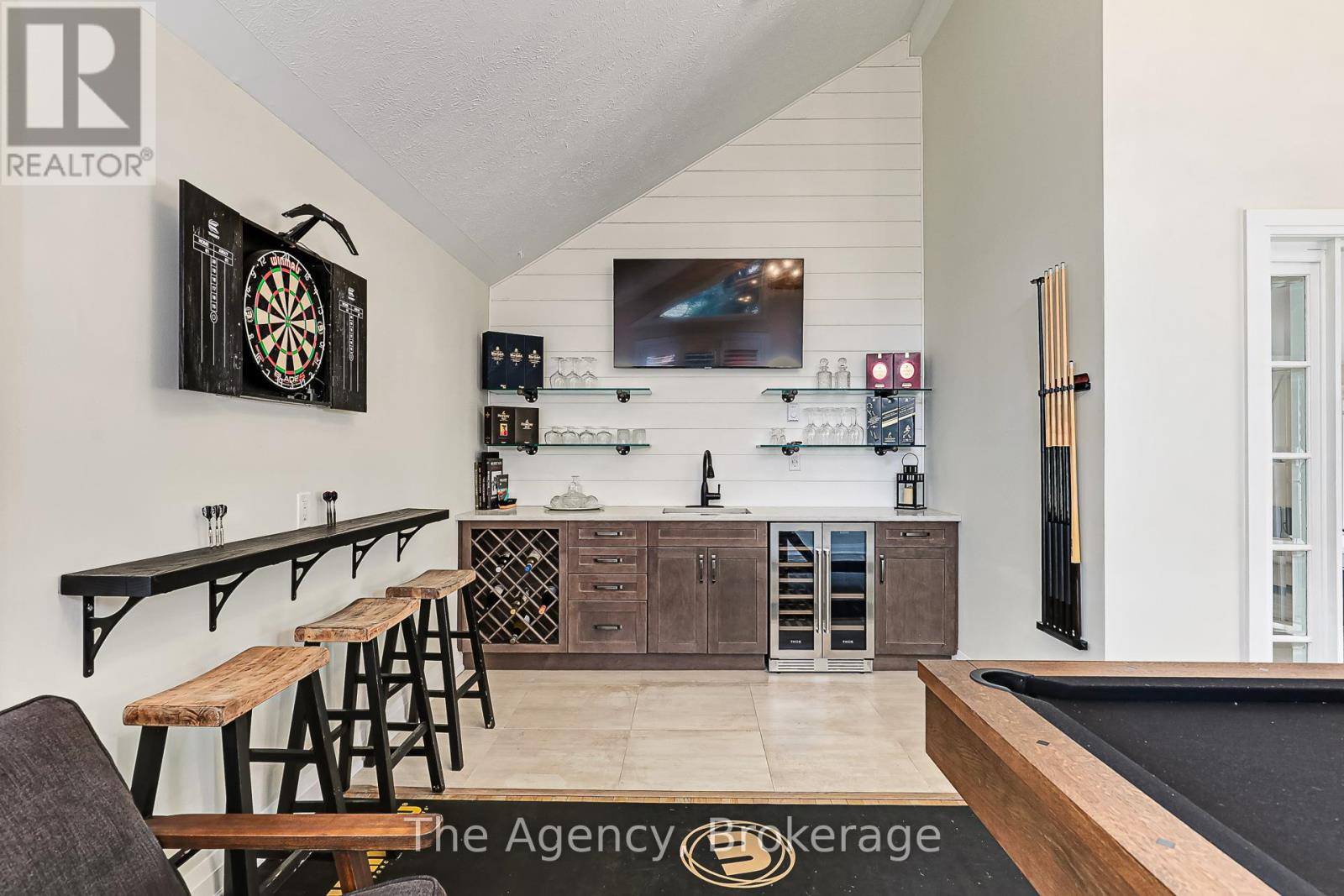 Blue Mountains, ON L9Y0K7,136 GRAND CYPRESS LANE