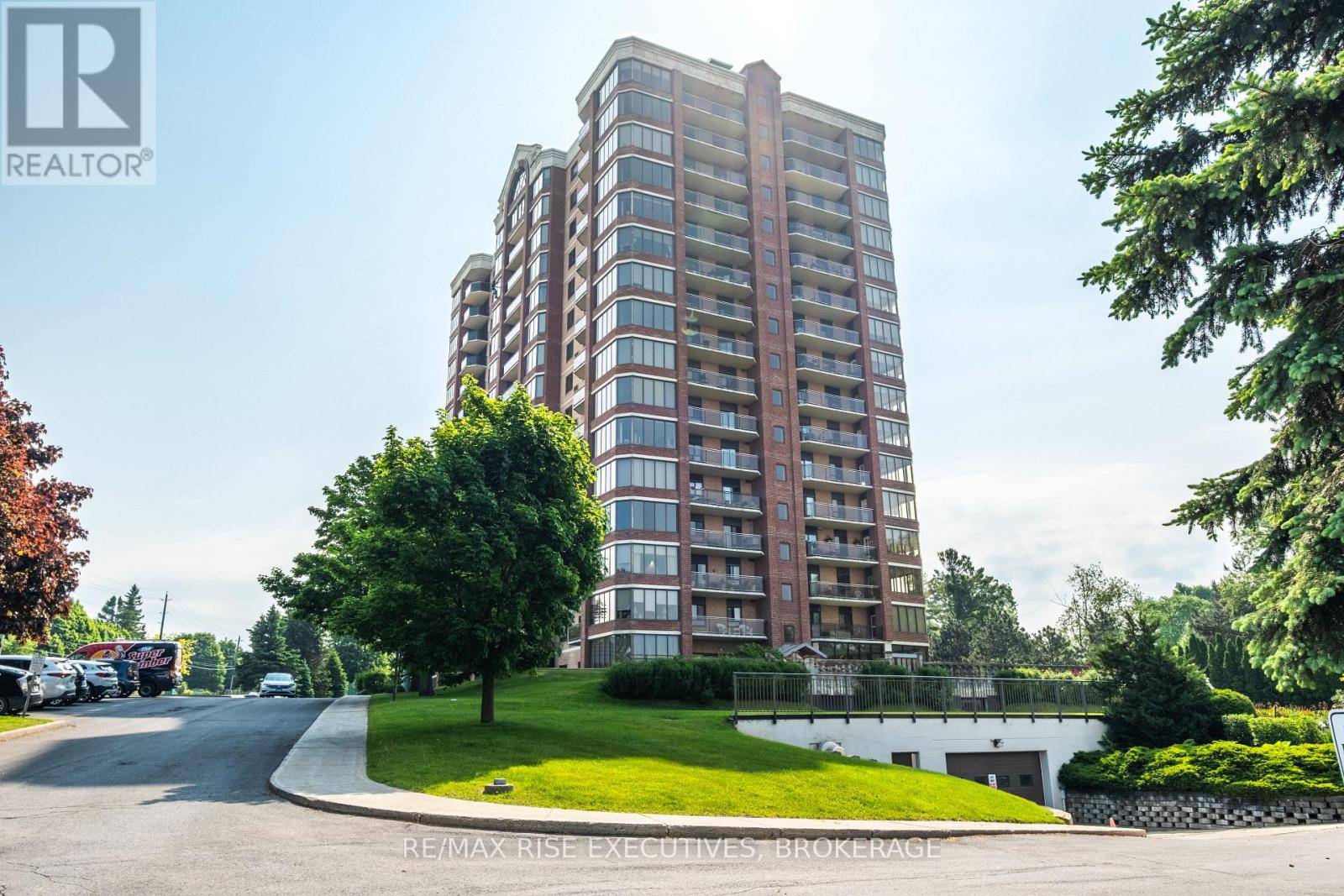 Kingston (central City West), ON K7M8H3,1000 KING ST West #102