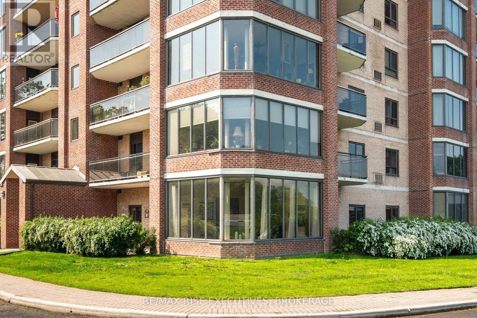 Kingston (central City West), ON K7M8H3,1000 KING ST West #102