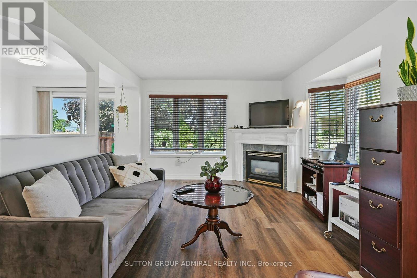 Hamilton (stoney Creek), ON L8E5W8,469 DEWITT ROAD
