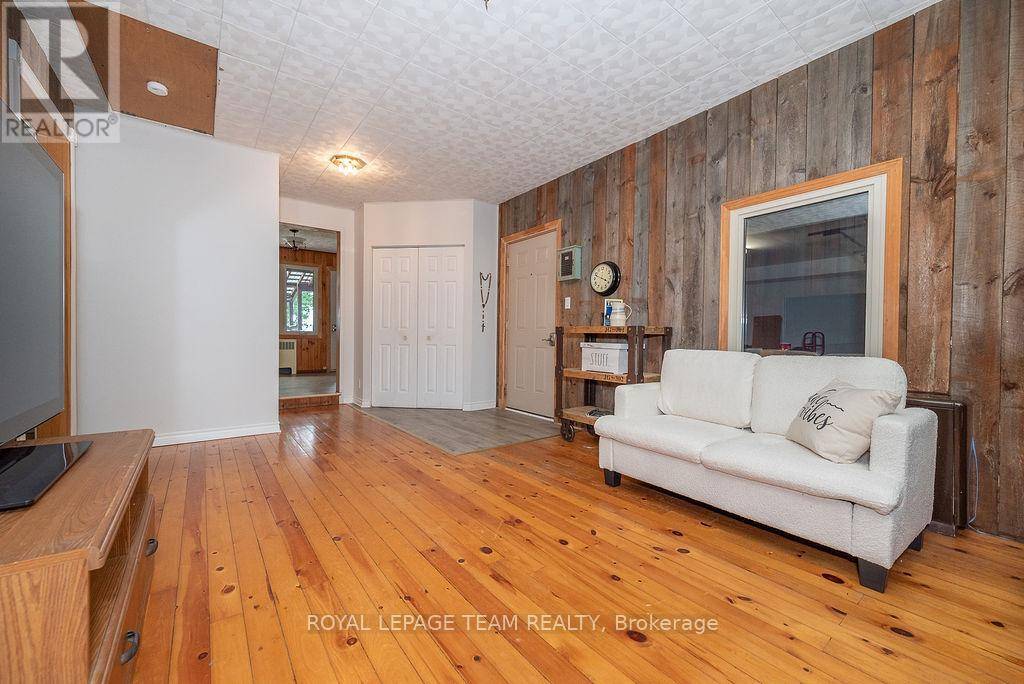Madawaska Valley, ON K0J1B0,42165 COMBERMERE ROAD