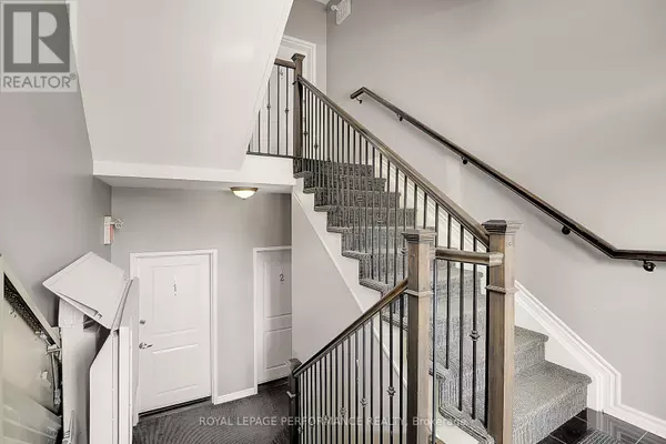 Ottawa, ON K4A0W9,40 Prestige CIR #2
