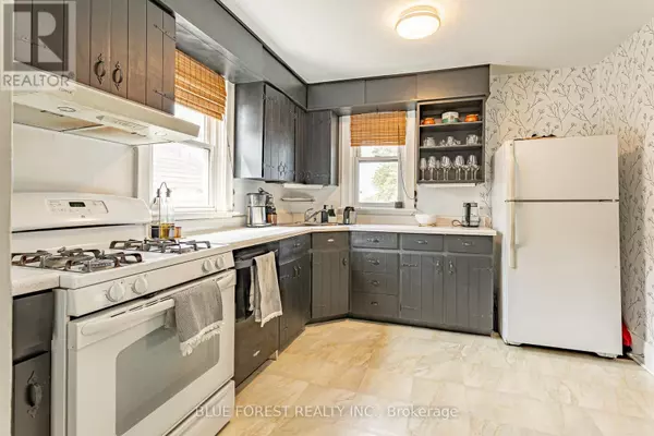 London East (east C), ON N5Y2K9,7 BALMORAL AVENUE