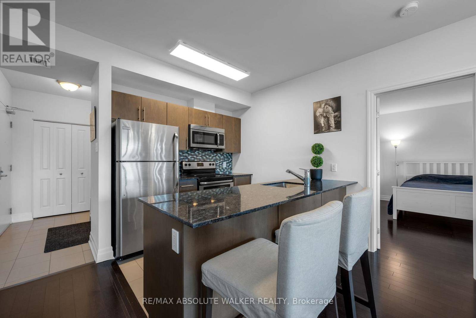 Ottawa, ON K1L0A9,90 Landry ST #307