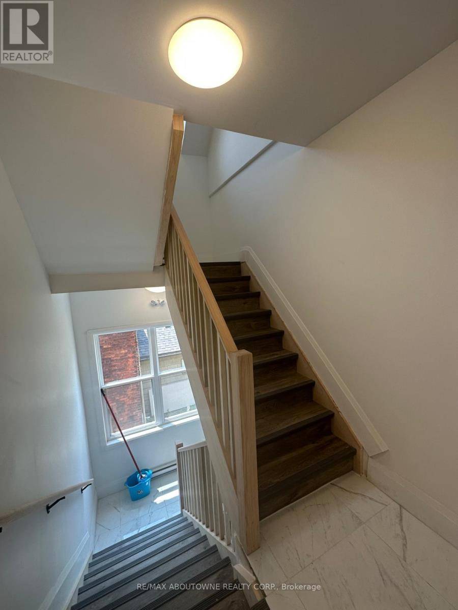 Hamilton (corktown), ON L8N2R1,66 WELLINGTON STREET S