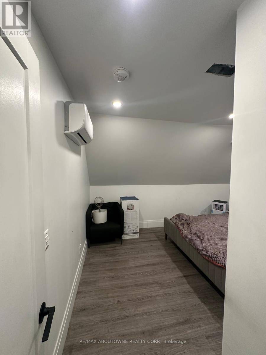 Hamilton (corktown), ON L8N2R1,66 WELLINGTON STREET S