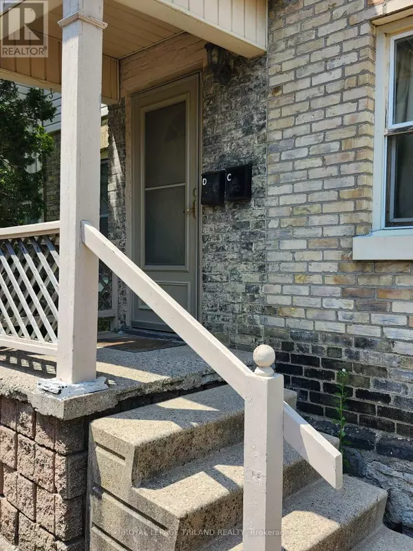 St. Thomas, ON N5R3W5,92 MOORE STREET N