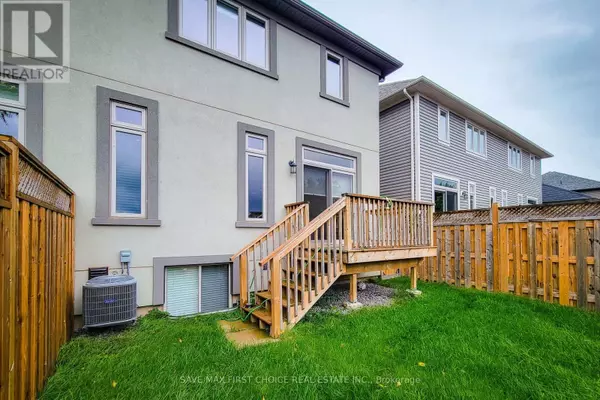 Grimsby (grimsby Beach), ON L3M0H6,13 LINDSAY WAY