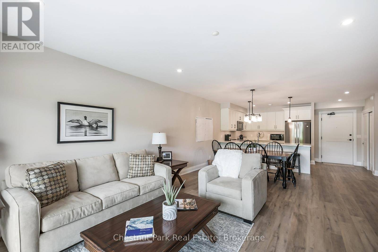 Bracebridge (macaulay), ON P1L1G4,200 ANGLO ST #205