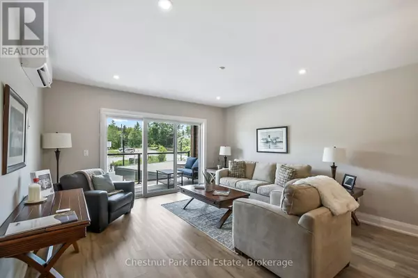 Bracebridge (macaulay), ON P1L1G4,200 ANGLO ST #205