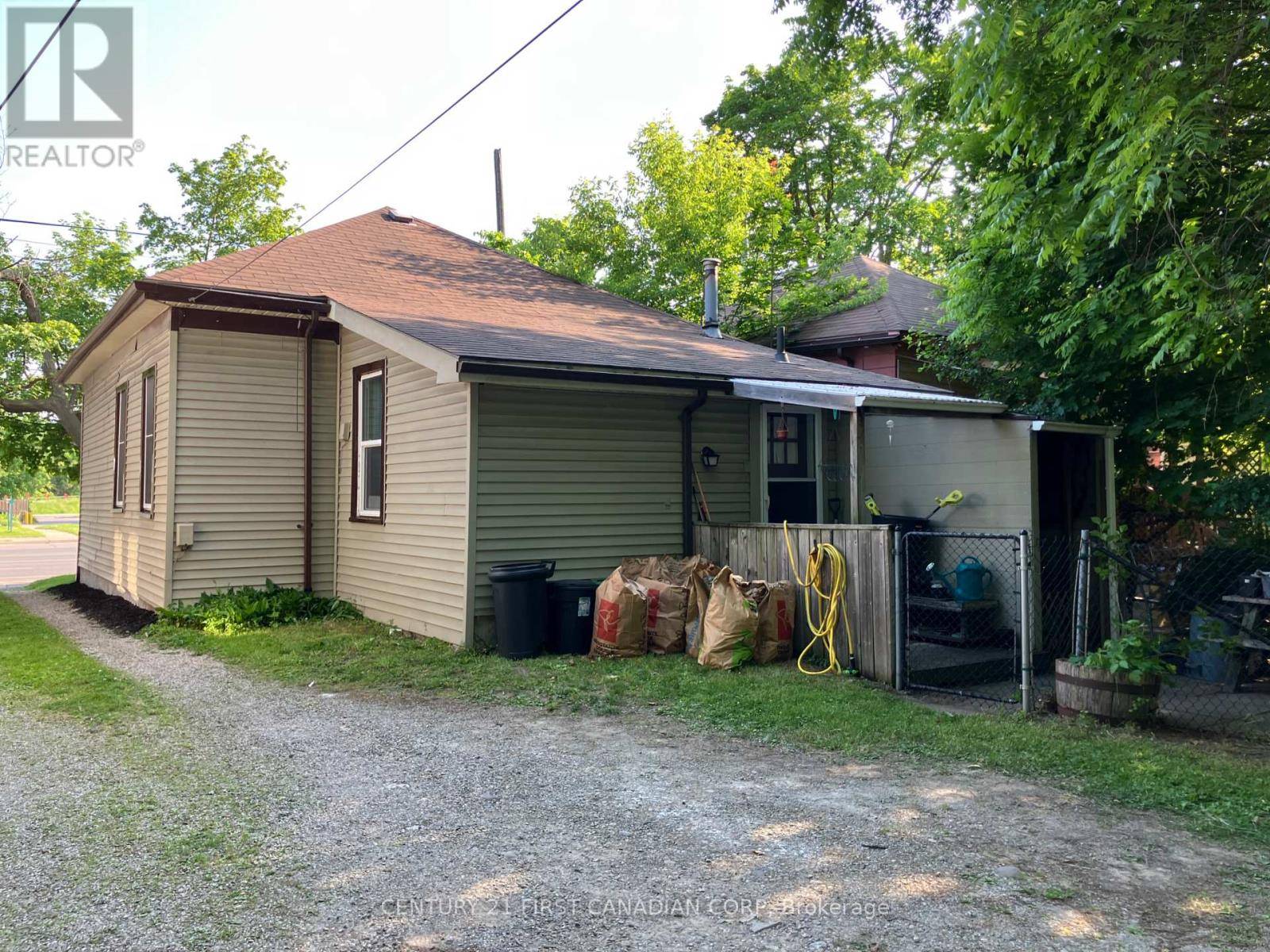 London North (north N), ON N6H1B3,73 RIVERSIDE DRIVE