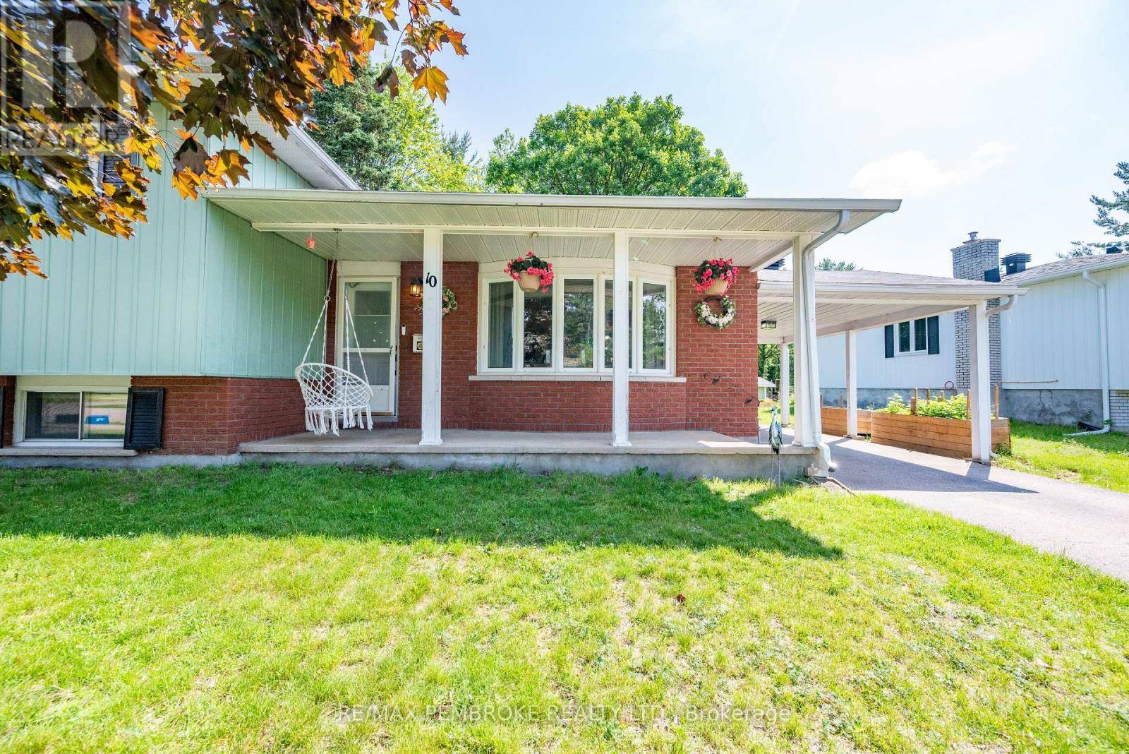 10 PINE PLACE, Petawawa, ON K8H2Y6