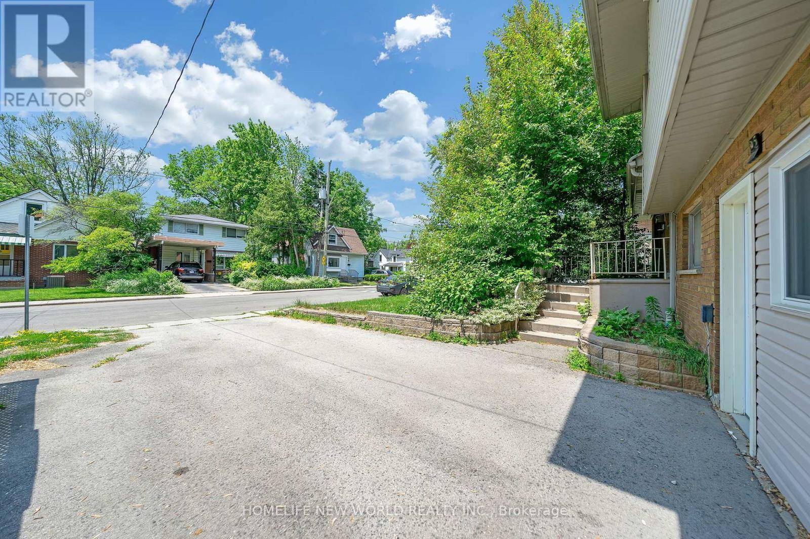 Hamilton (ainslie Wood), ON L8S2T5,95 BOWMAN STREET