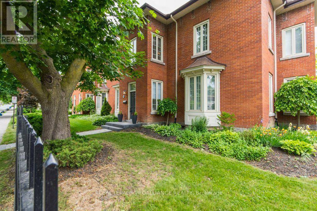 Belleville (belleville Ward), ON K8N3G2,233 John ST #5