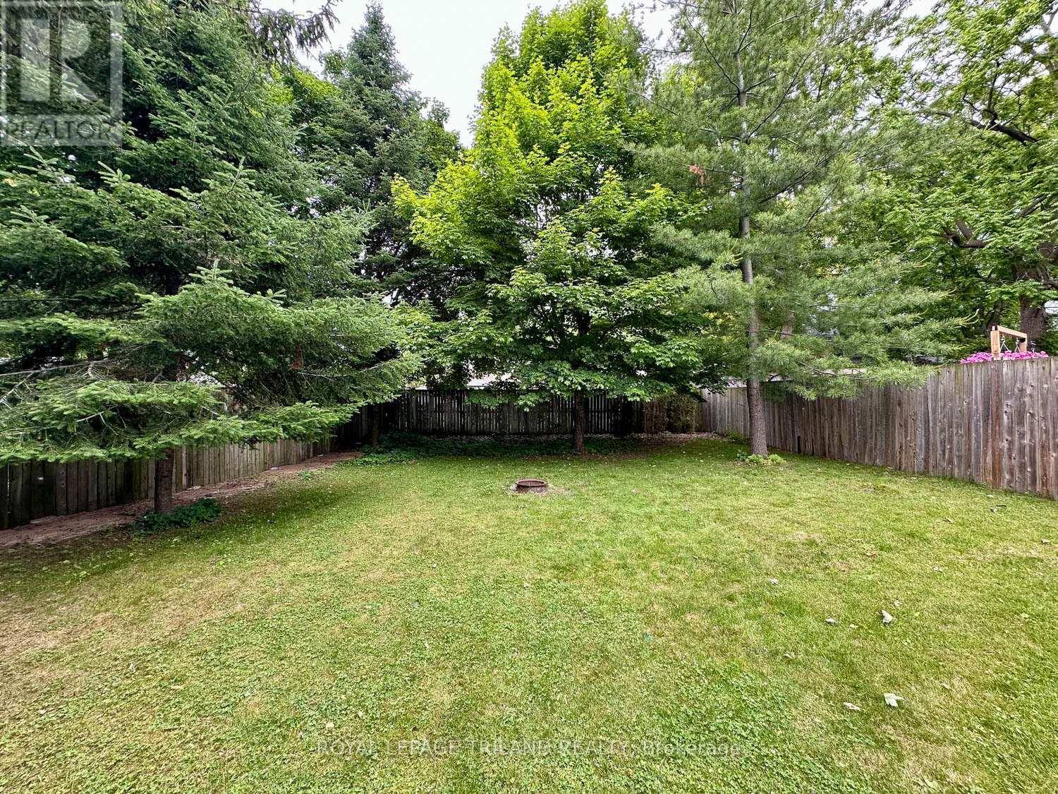 Strathroy Caradoc (ne), ON N7G1T3,173 CENTRE STREET E