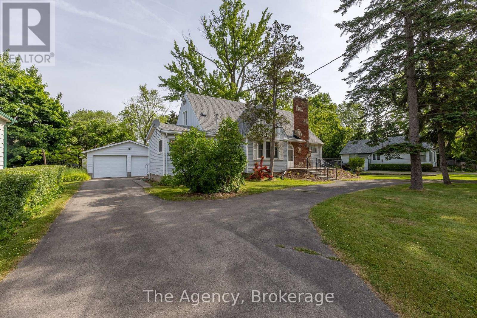 Welland (n. Welland), ON L3C3V6,168 THOROLD ROAD