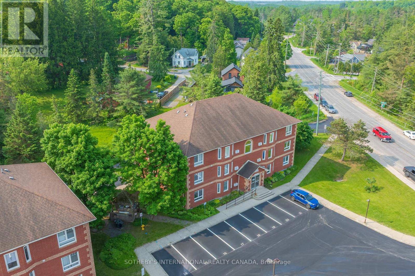 Bracebridge (macaulay), ON P1L1N9,661 Cedar LN #201C
