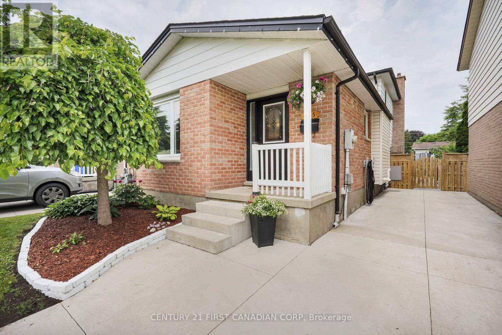 London South (south Q), ON N6C5C2,565 FERNDALE COURT