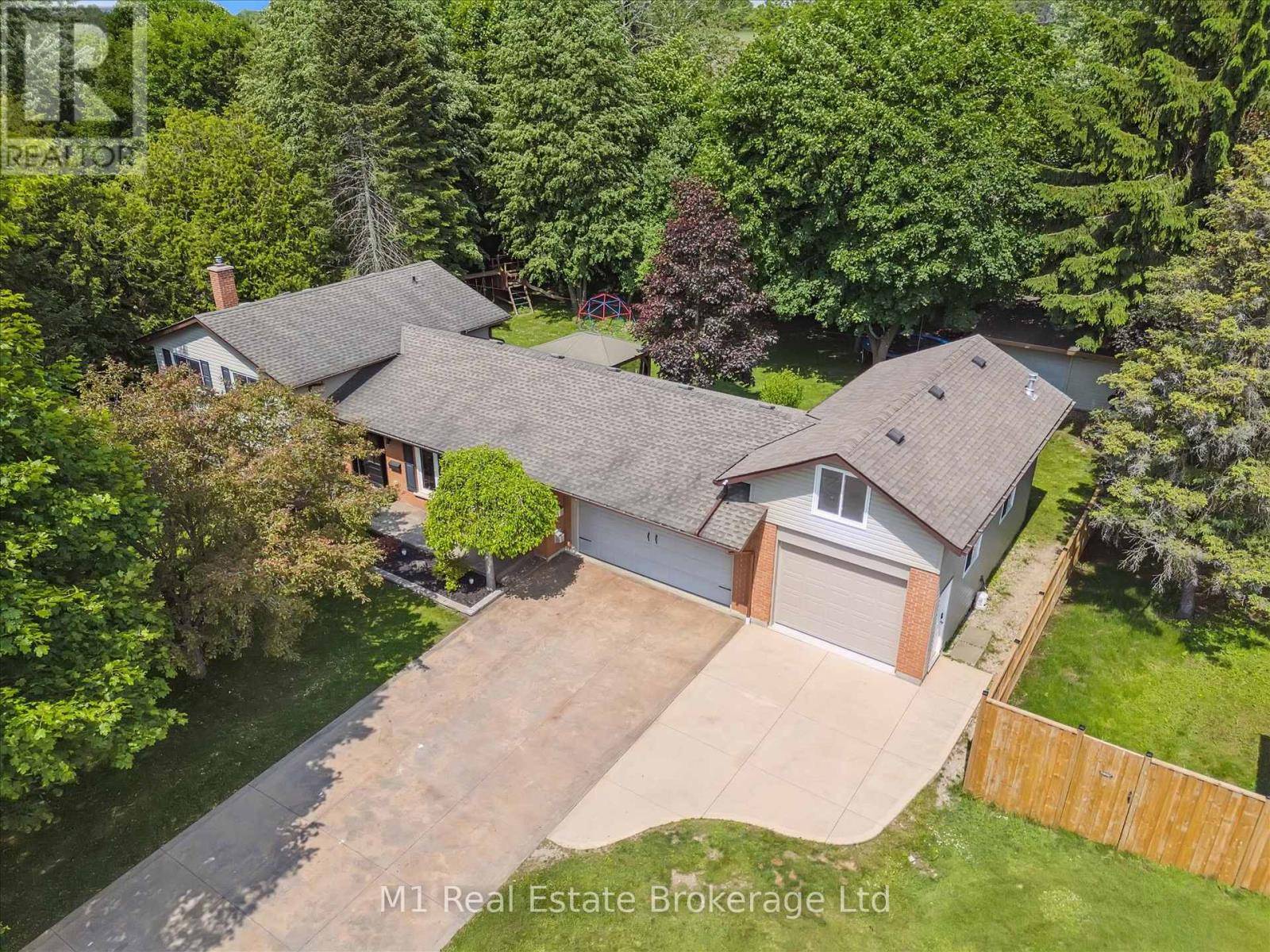 Centre Wellington (fergus), ON N1M3A2,765 BON ACCORD STREET