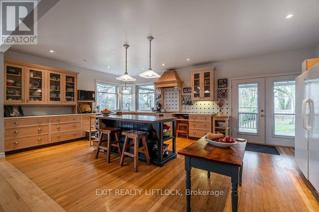 Kawartha Lakes (omemee), ON K0L2W0,57 KING STREET E