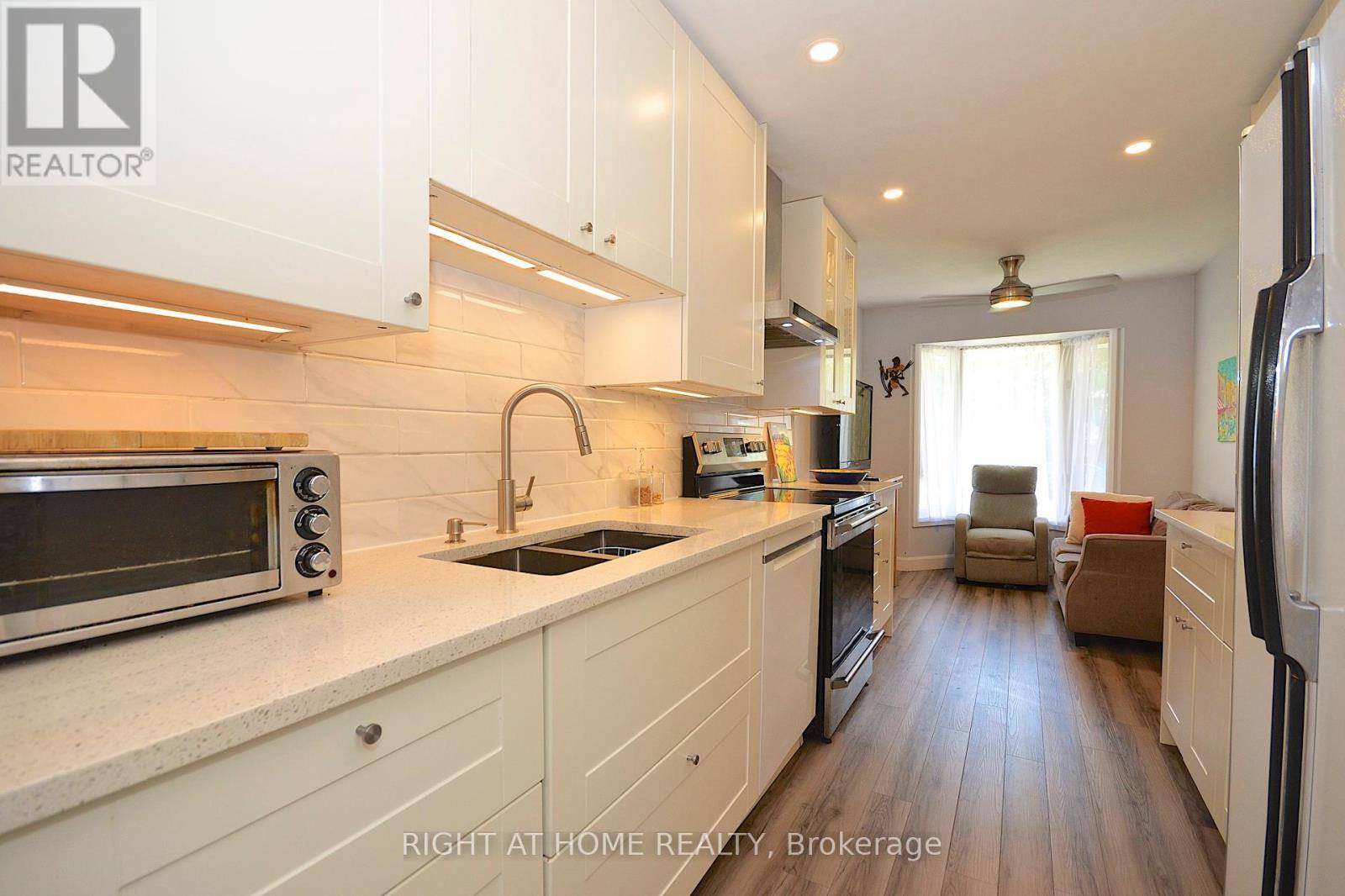 Ottawa, ON K2L2R3,77 WINCHESTER DRIVE