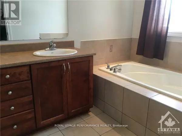 Ottawa, ON K1E2H5,8164 JEANNE D'ARC BOULEVARD N
