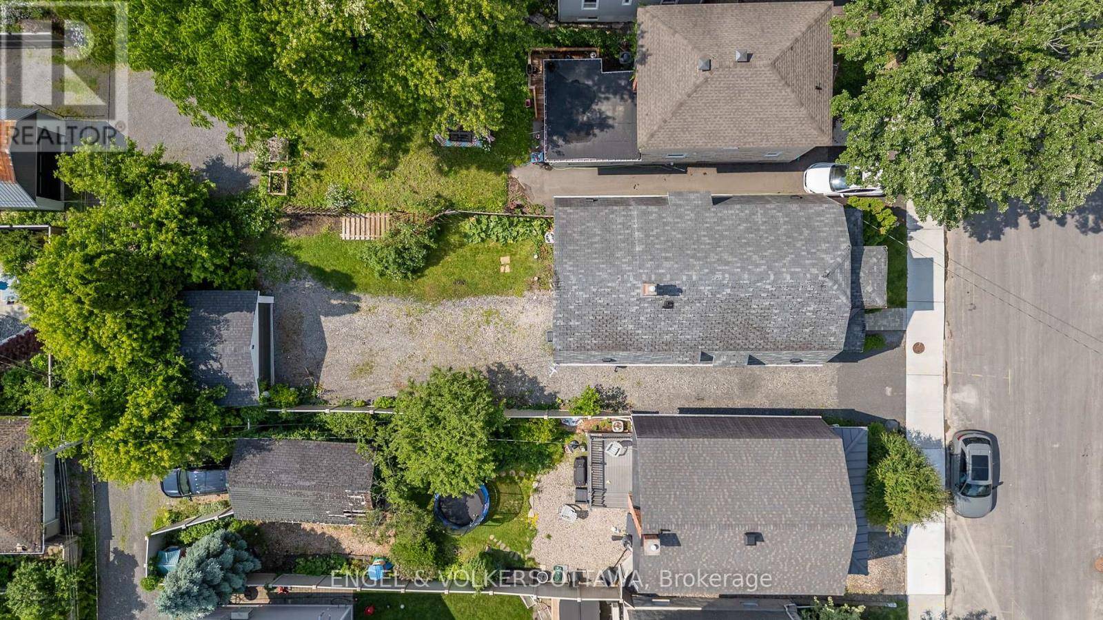 Ottawa, ON K1Y0V9,76 HURON AVENUE N