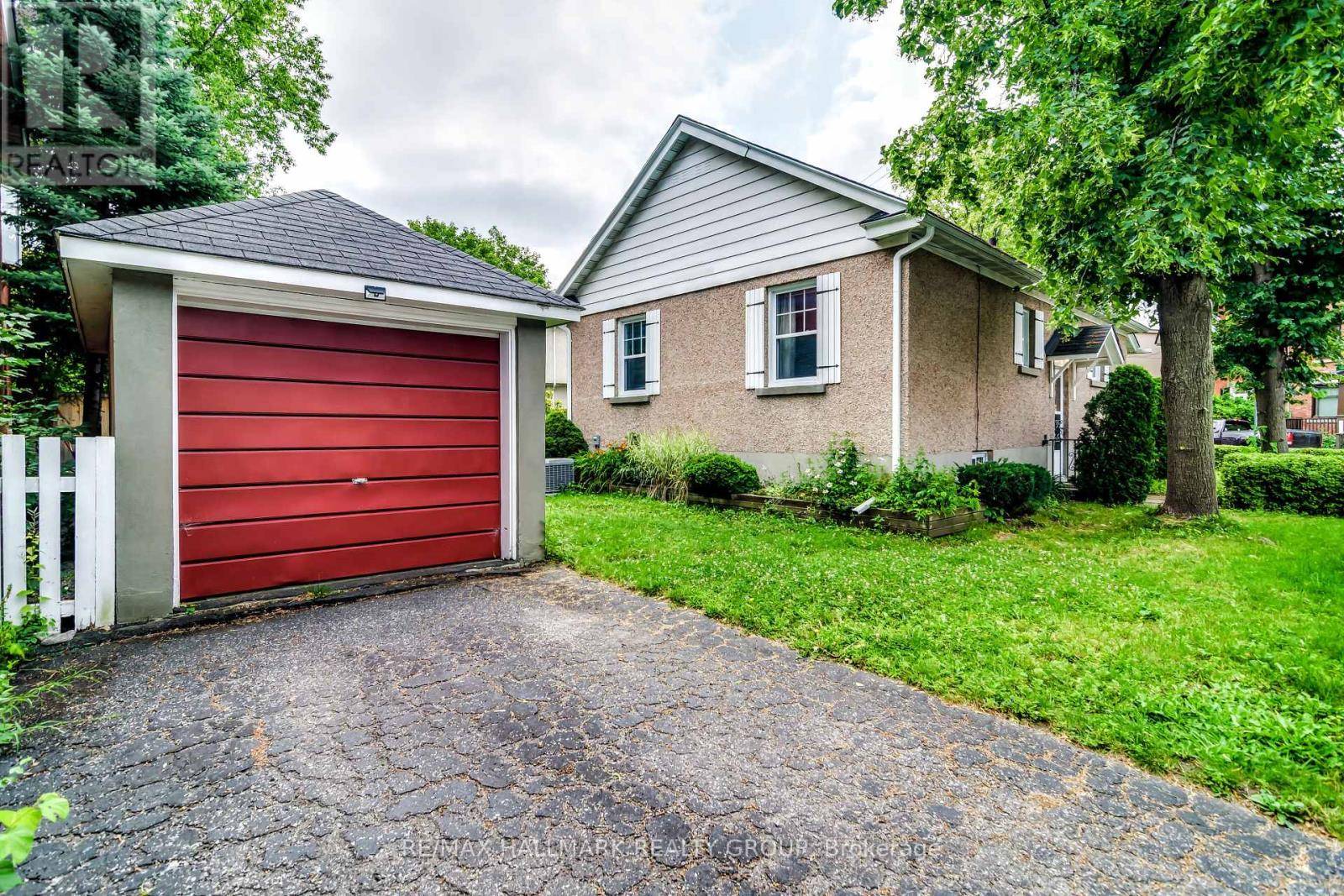 Ottawa, ON K1M1X1,64 VAUGHAN STREET