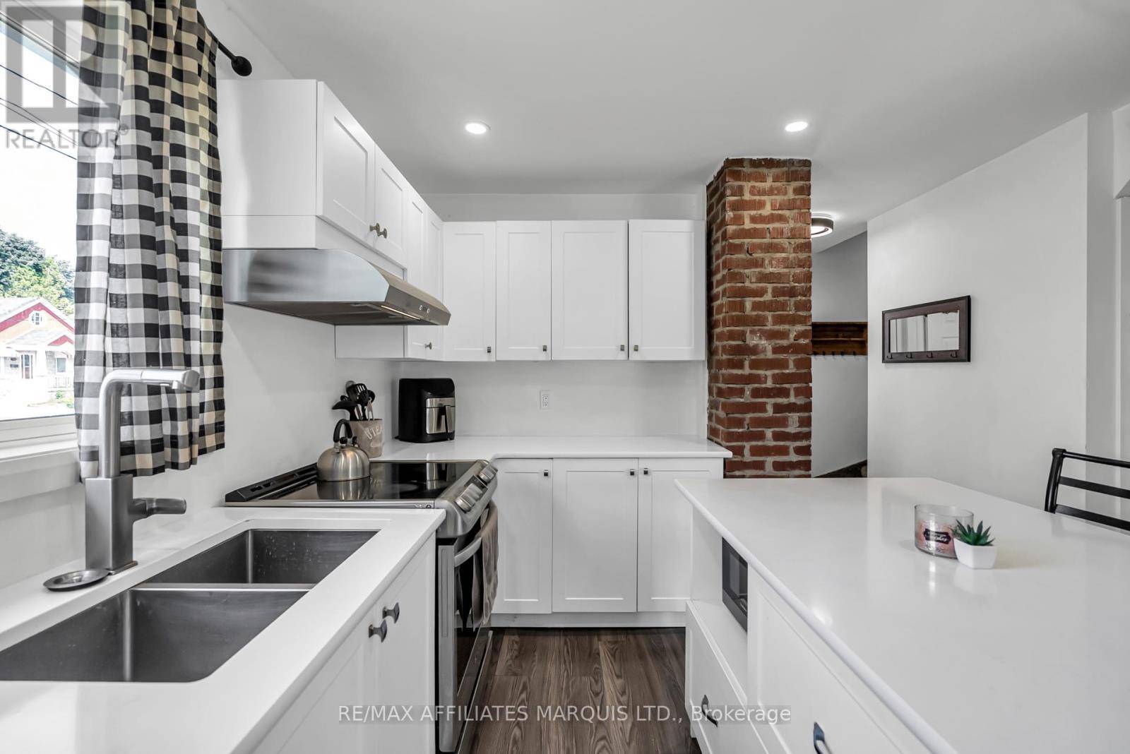 Cornwall, ON K6H2B4,1202 SECOND STREET E