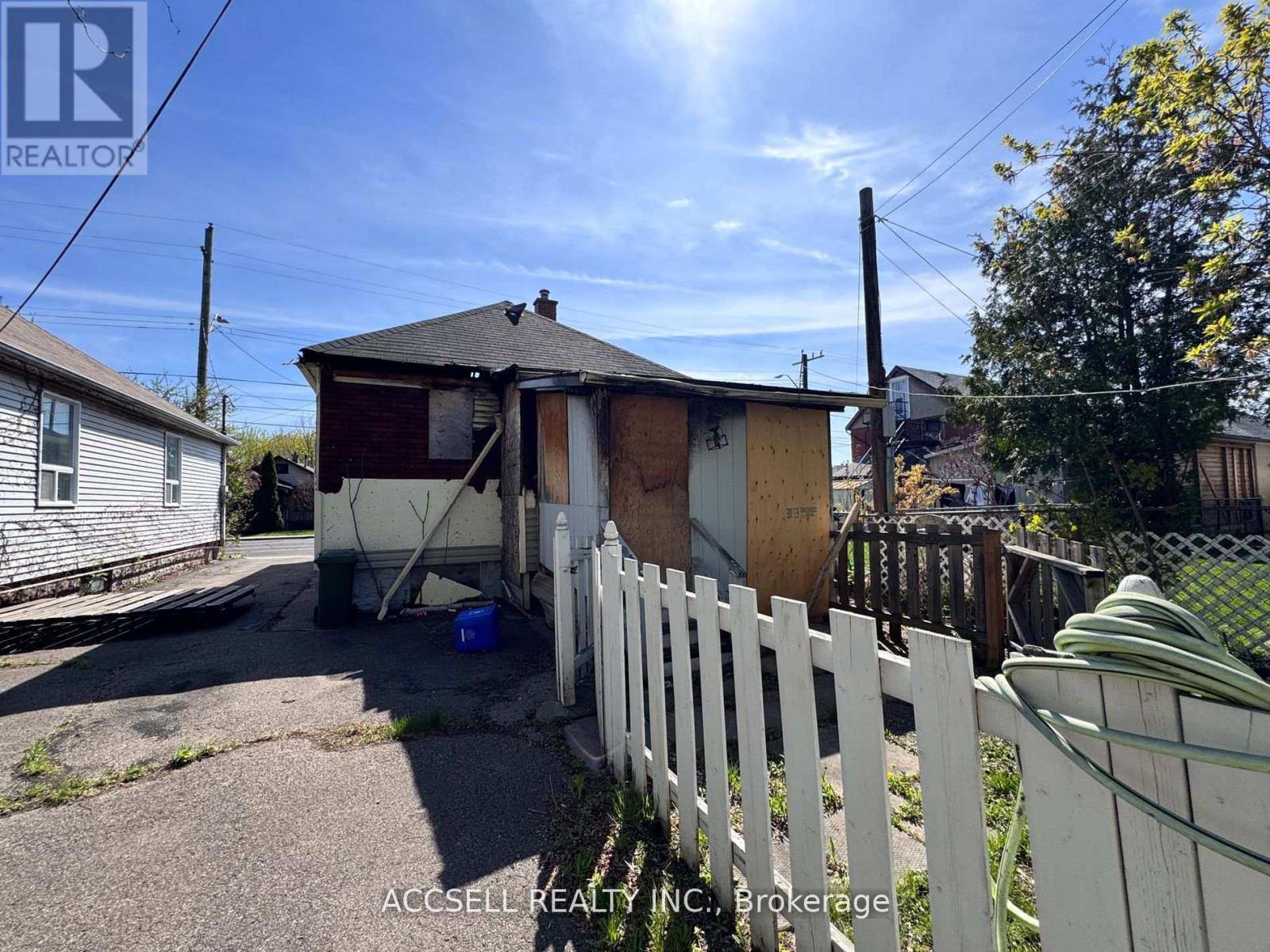 Hamilton (crown Point), ON L8H1W2,1371 CANNON STREET E