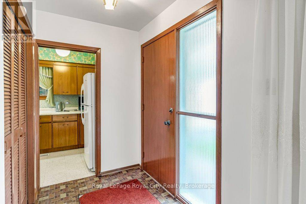 Guelph/eramosa, ON N1E5Z3,768 ERAMOSA ROAD