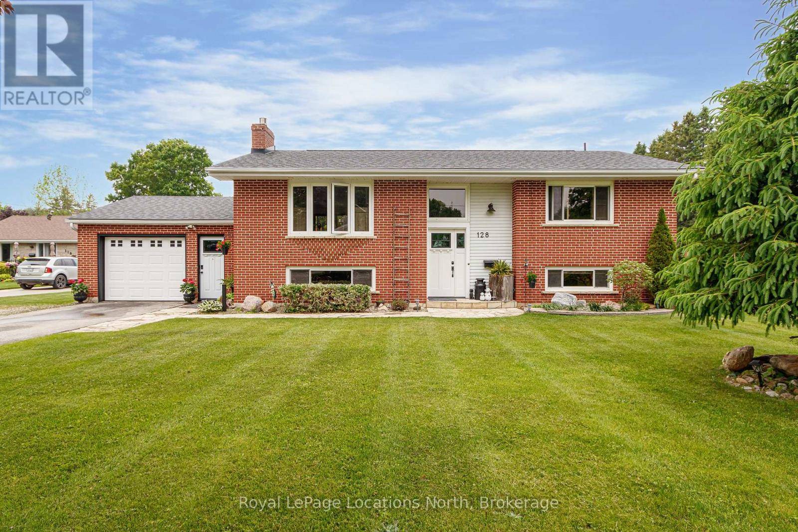 Meaford, ON N4L1C4,128 MONTGOMERY STREET