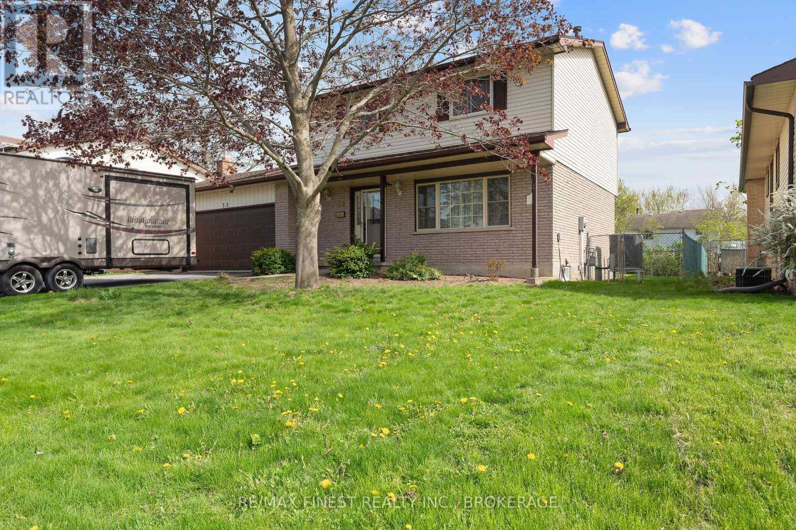 Kingston (kingston East (incl Barret Crt)), ON K7K6E2,32 BONNY LANE