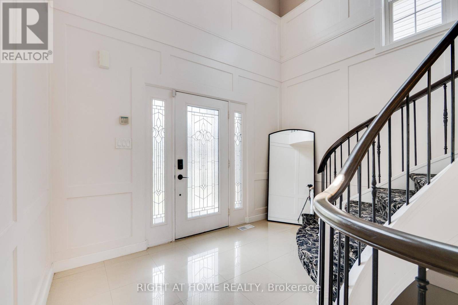 Kitchener, ON N2R1Z5,34 PARKVALE DRIVE