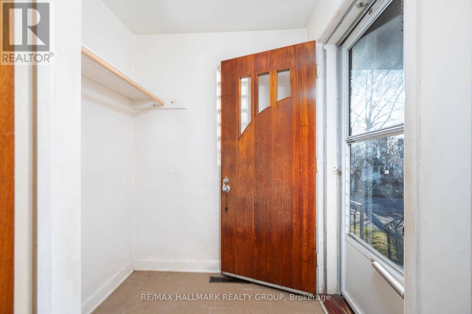 Ottawa, ON K2B5J9,495 WENTWORTH AVENUE