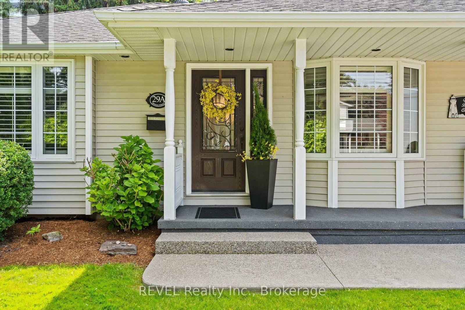 St. Catharines (port Dalhousie), ON L2N5E1,29 A BROCK STREET