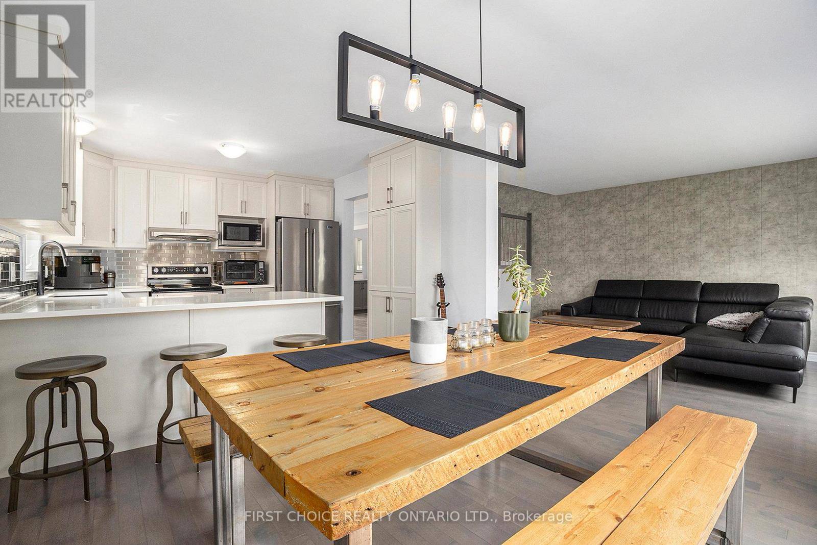 Clarence-rockland, ON K4K0J8,636 ROBERT STREET