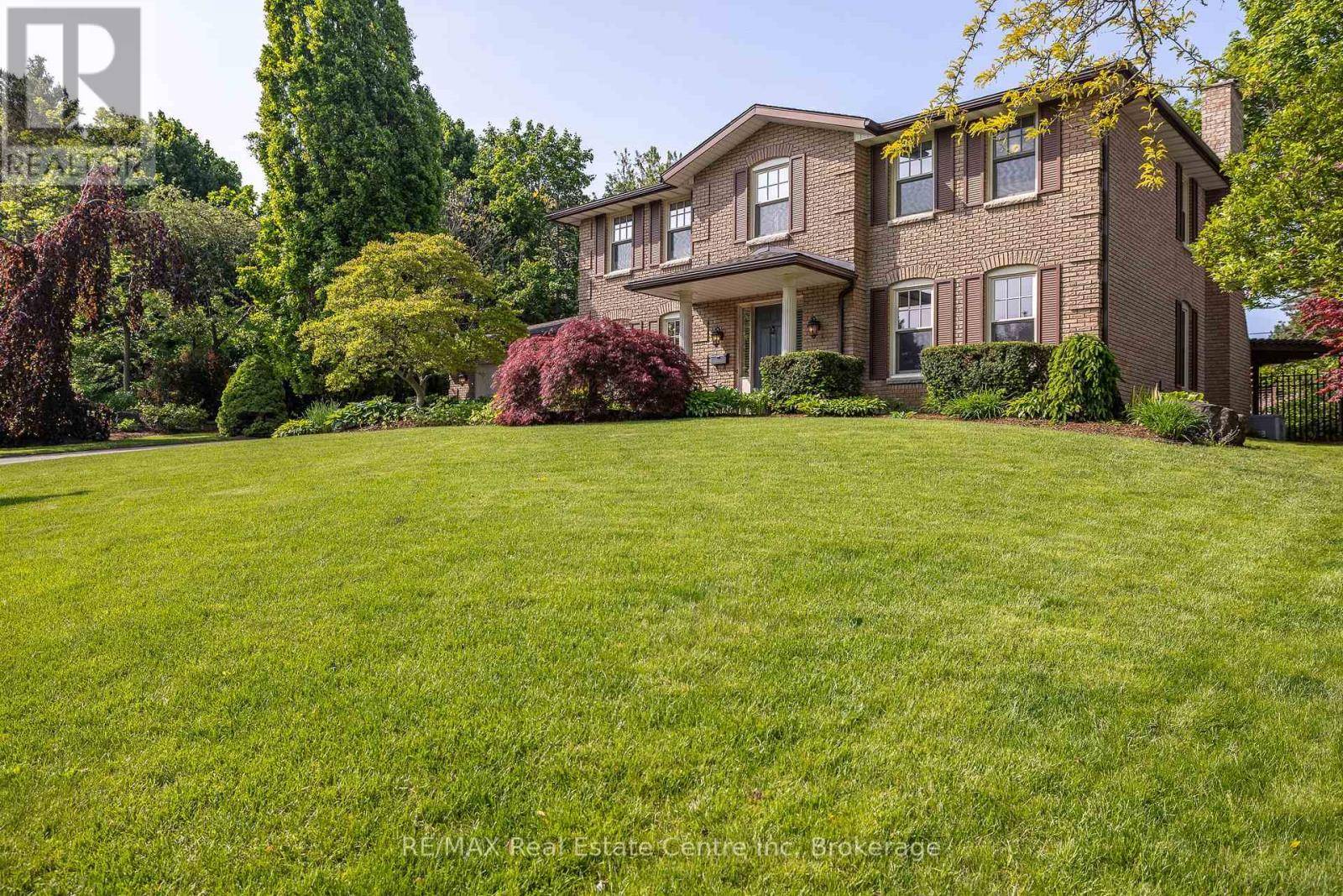 27 COLBORN STREET, Guelph (kortright East), ON N1G2M4
