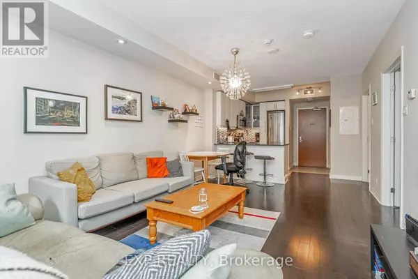 Ottawa, ON K1N0B7,242 Rideau ST #2606