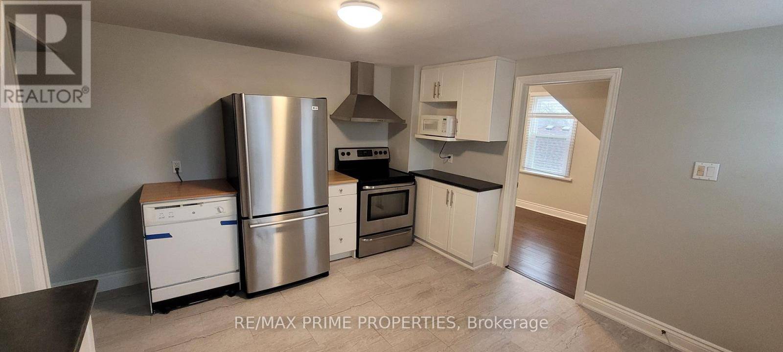 Cambridge, ON N1R5G2,8 Elgin ST South #Upper