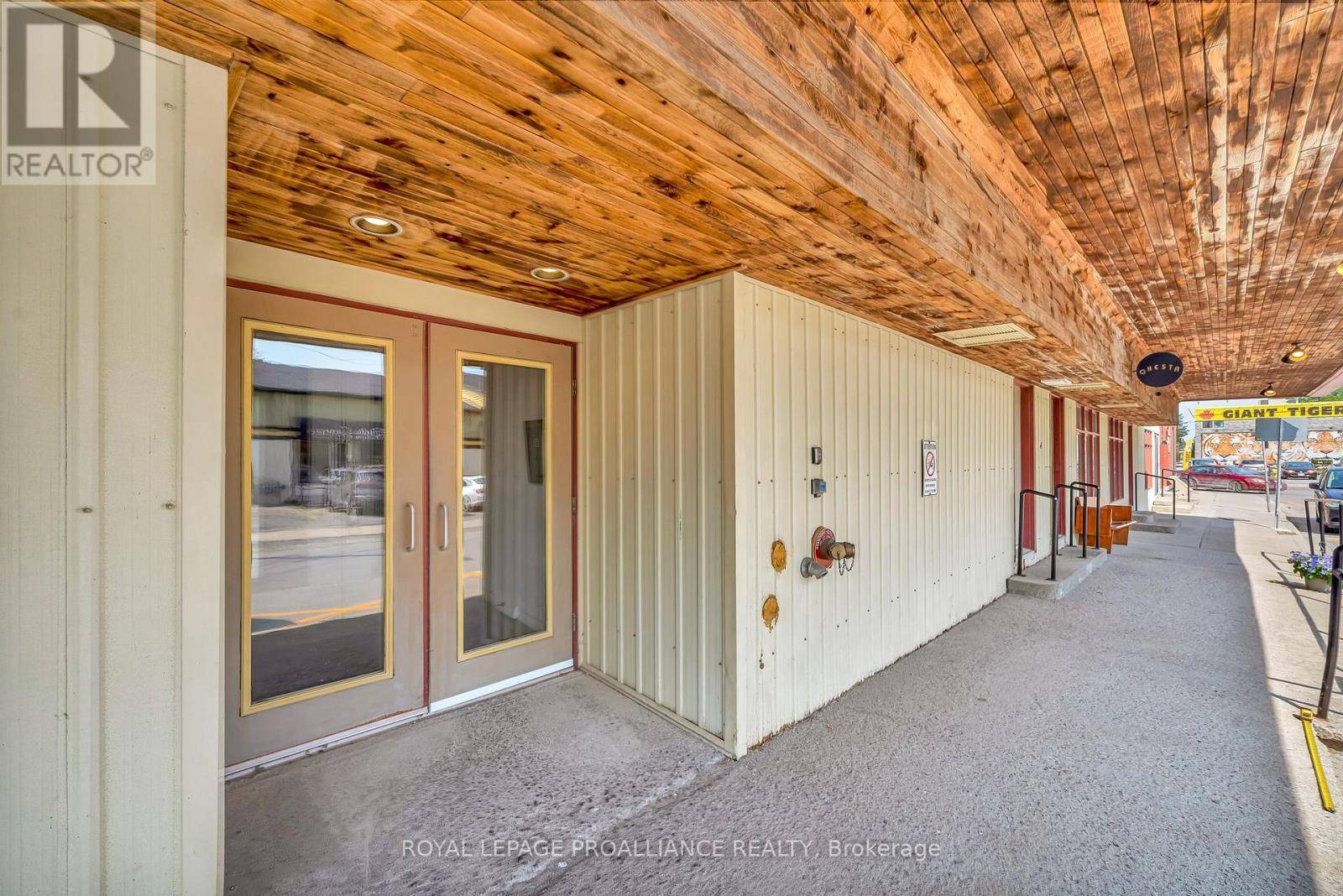 Prince Edward County (picton Ward), ON K0K2T0,172 Main ST #302