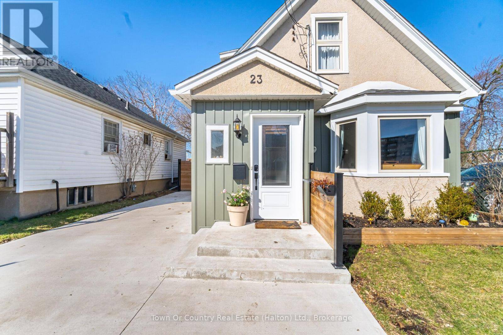 St. Catharines (e. Chester), ON L2R3X6,23 PRINCE STREET
