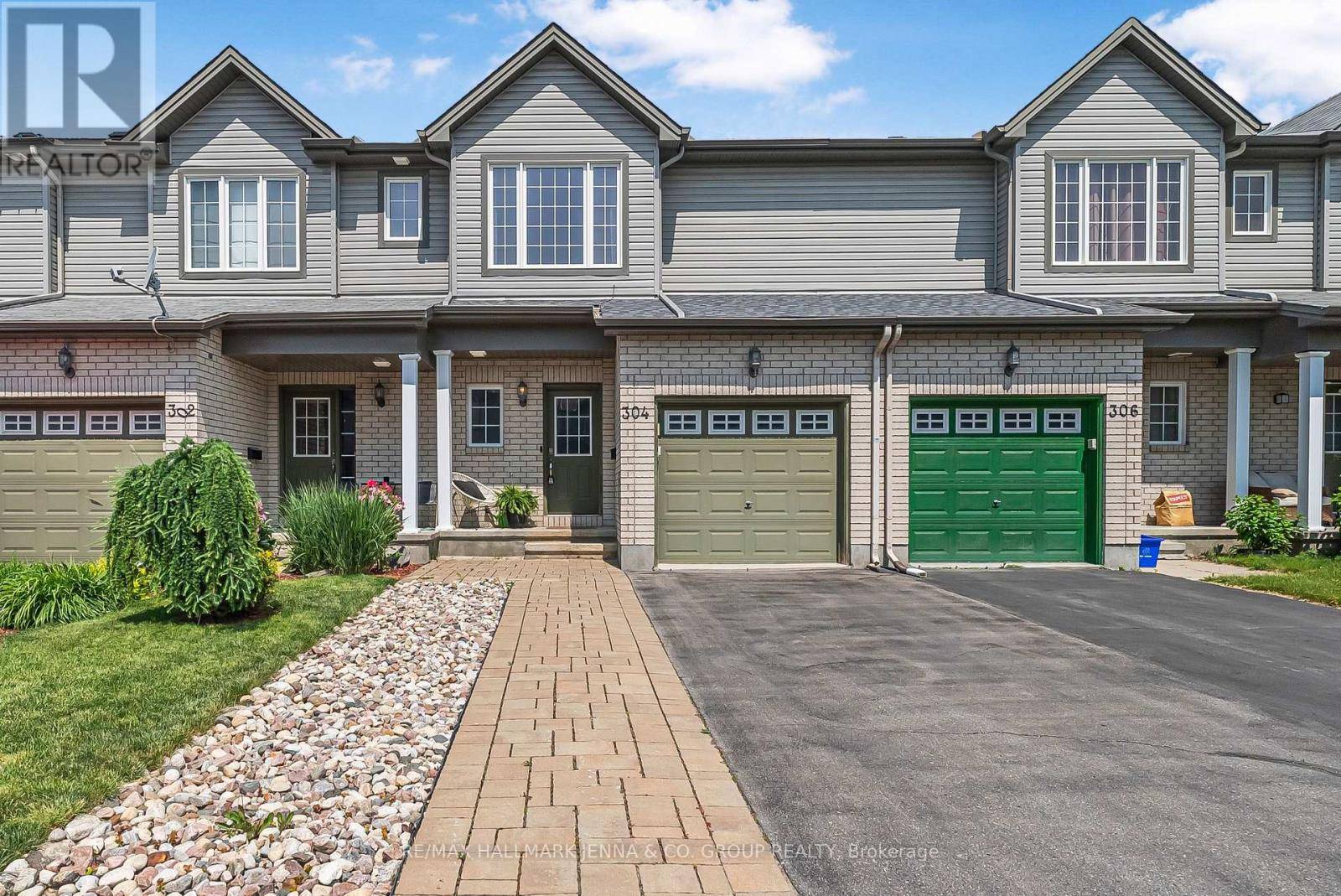 304 BRIGITTA STREET, Ottawa, ON K2S0H8