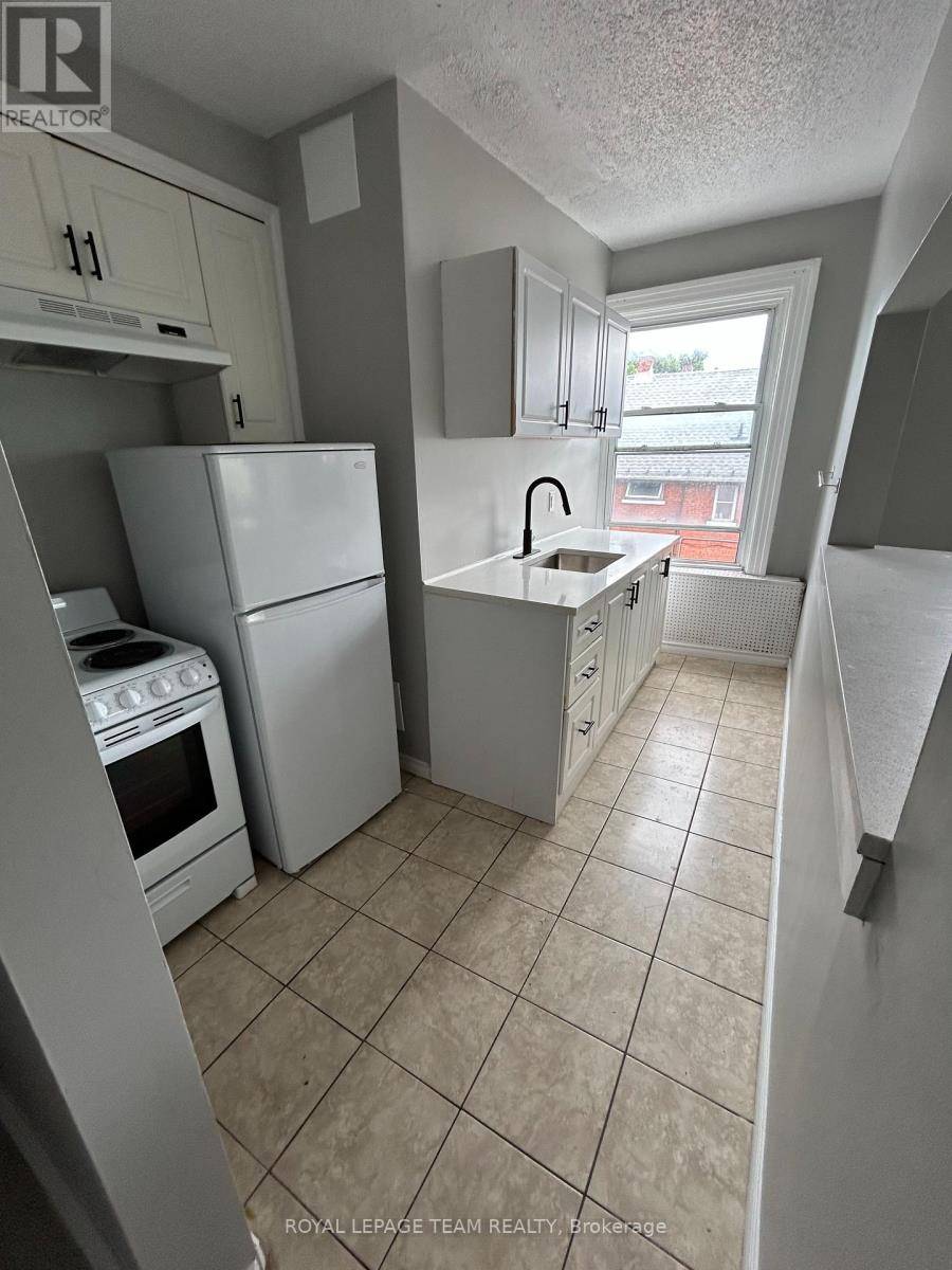 Ottawa, ON K1R6R6,883 Somerset ST West #6